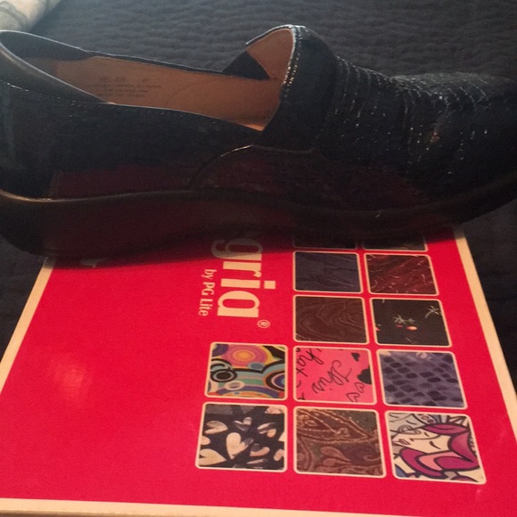 Alegria, blue crocodile, close back clogs. - Picture 5 of 8